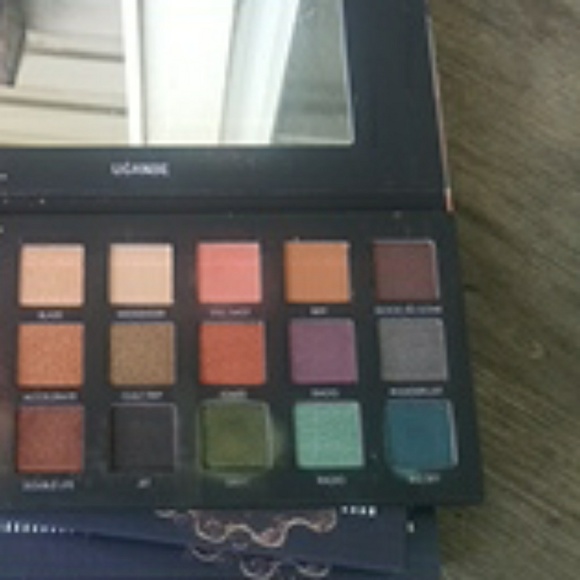 Eyeshadow - Picture 4 of 5